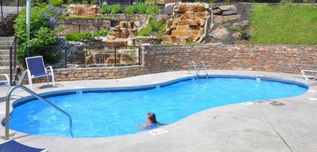 Mountain Eden, Hot Tub, Resort Pool, Wifi, 1089 Free Tickets Each Paid Day, Dollywood And More Gatlinburg Exterior foto