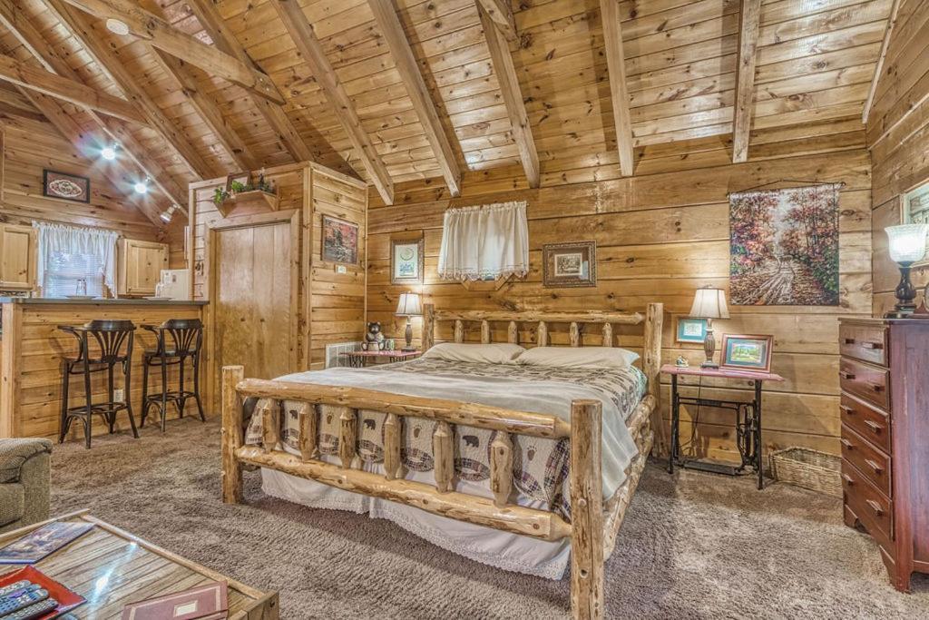 Mountain Eden, Hot Tub, Resort Pool, Wifi, 1089 Free Tickets Each Paid Day, Dollywood And More Gatlinburg Exterior foto